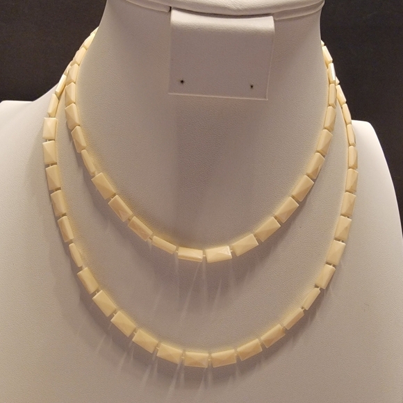 NWT Emmons for Parklane Vintage Faux Ivory Rectangular Fauceted Bead Necklace - Picture 2 of 4